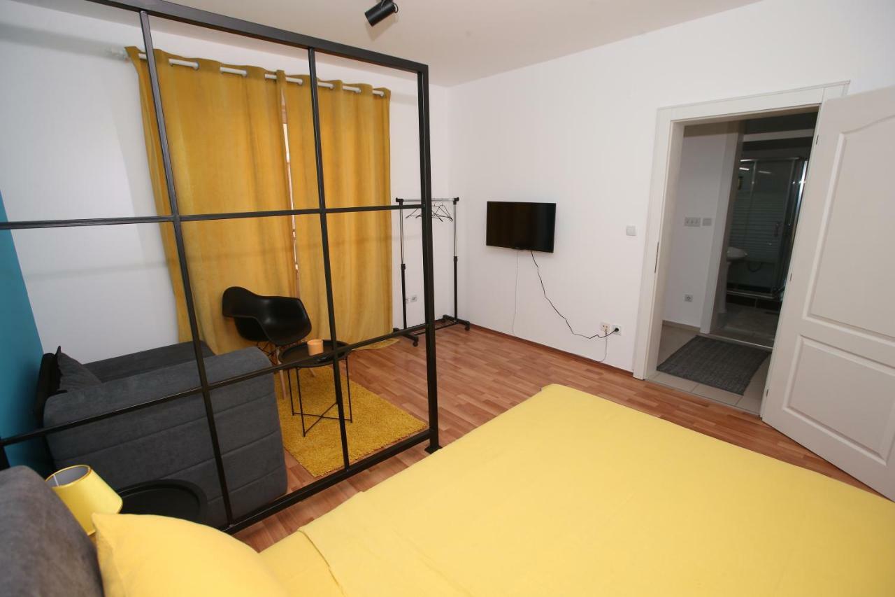 Fast Sleep & Go 2 Apartment Парачин Екстериор снимка